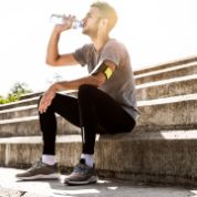 mann-beim-trinken mann-beim-trinken